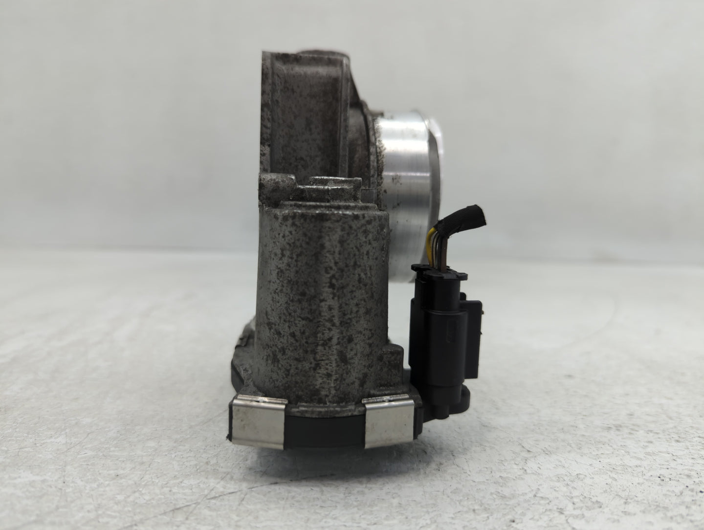 2012-2015 Chevrolet Equinox Throttle Body P/N:12627217DA Fits Fits 2012 2013 2014 2015 OEM Used Auto Parts - Oemusedautopart