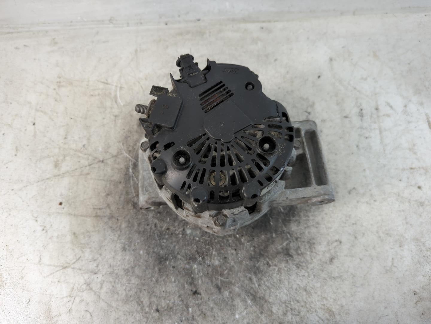 2010-2017 Chevrolet Equinox Alternator Replacement Generator Charging Assembly Engine OEM P/N:2620360B 13588328 Fits OEM Use