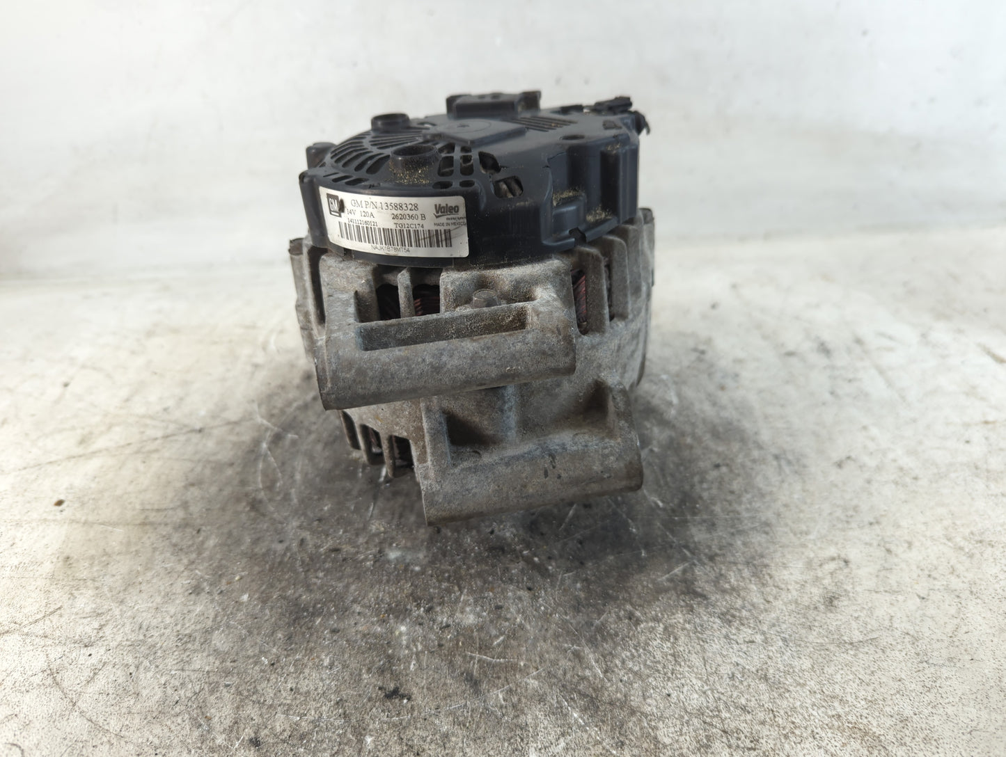2010-2017 Chevrolet Equinox Alternator Replacement Generator Charging Assembly Engine OEM P/N:2620360B 13588328 Fits OEM Use