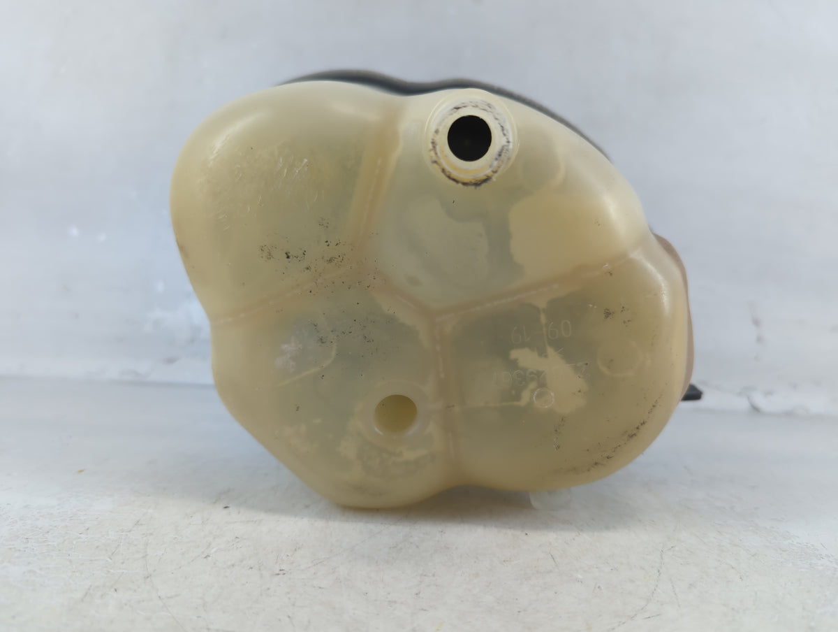 2010 Chevrolet Equinox Radiator Coolant Overflow Expansion Tank Bottle 891477 - Oemusedautoparts1.com