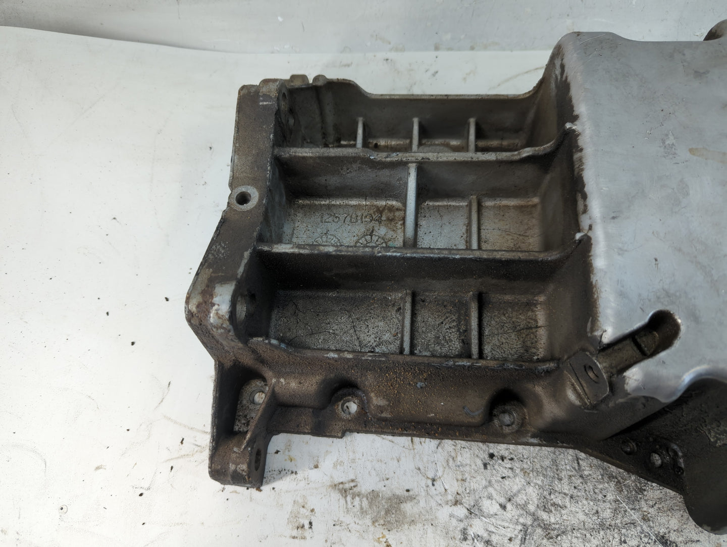 2010-2017 Chevrolet Equinox Engine Oil Pan P/N:12578194 Fits Fits 2005 2006 2007 2008 2009 2010 2011 2012 2013 2014 2015 201