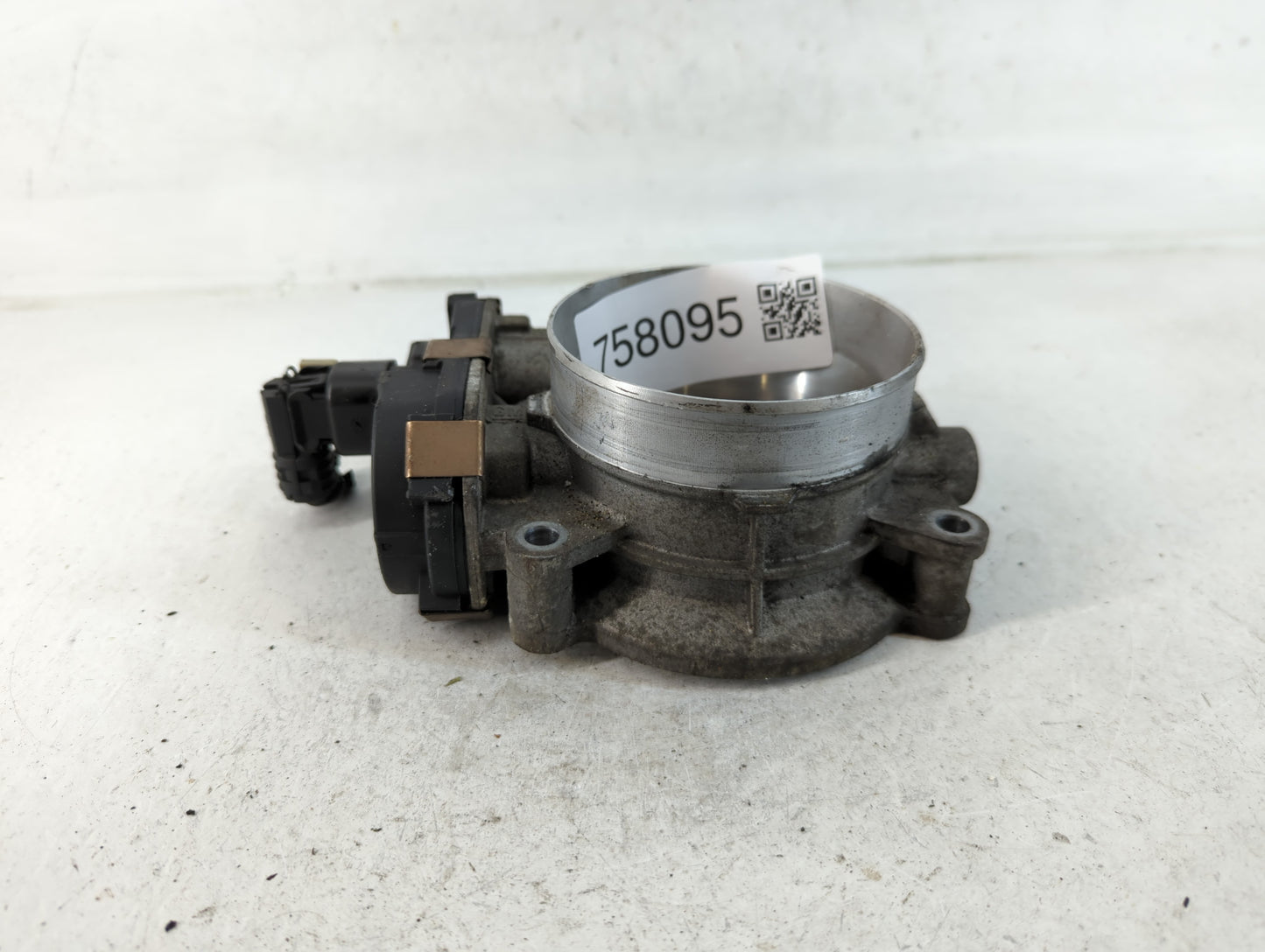 2009-2015 Chevrolet Express 2500 Throttle Body P/N:RME87-3C9992 Fits Fits 2009 2010 2011 2012 2013 2014 2015 OEM Used Auto P