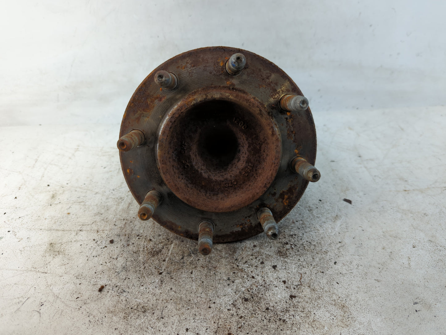 2014-2017 Chevrolet Express 2500 Driver Front Wheel Hub Oem - Oemusedautoparts1.com