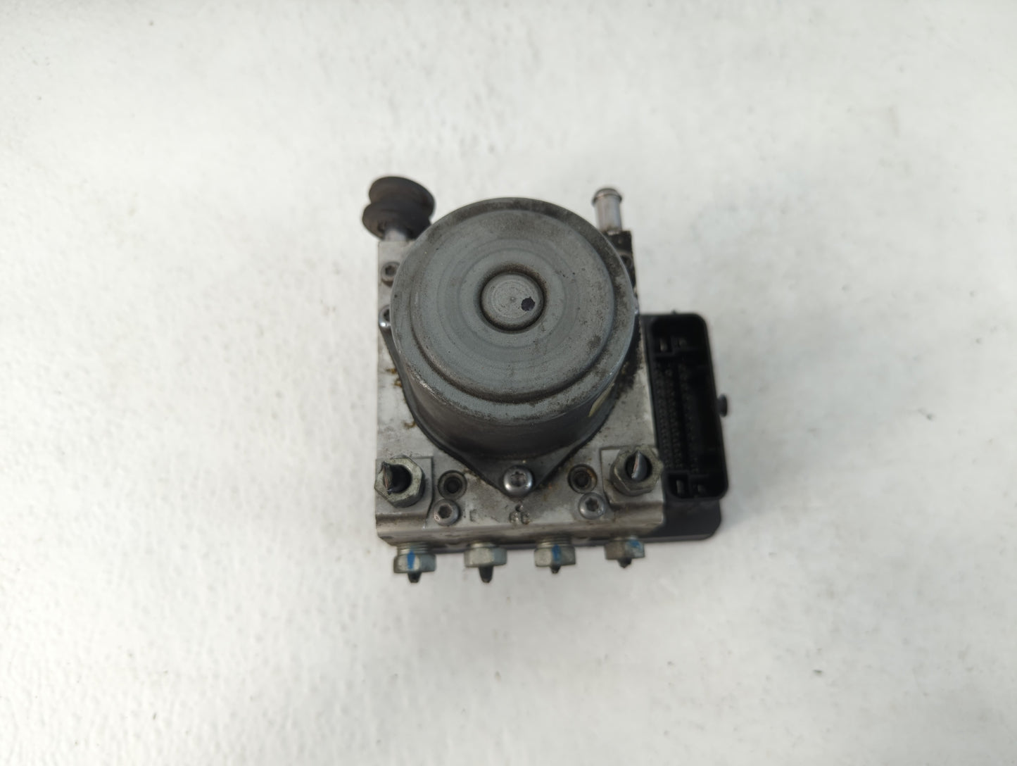 2014-2016 Chevrolet Impala ABS Pump Control Module Replacement P/N:28492832 Fits Fits 2014 2015 2016 OEM Used Auto Parts - O