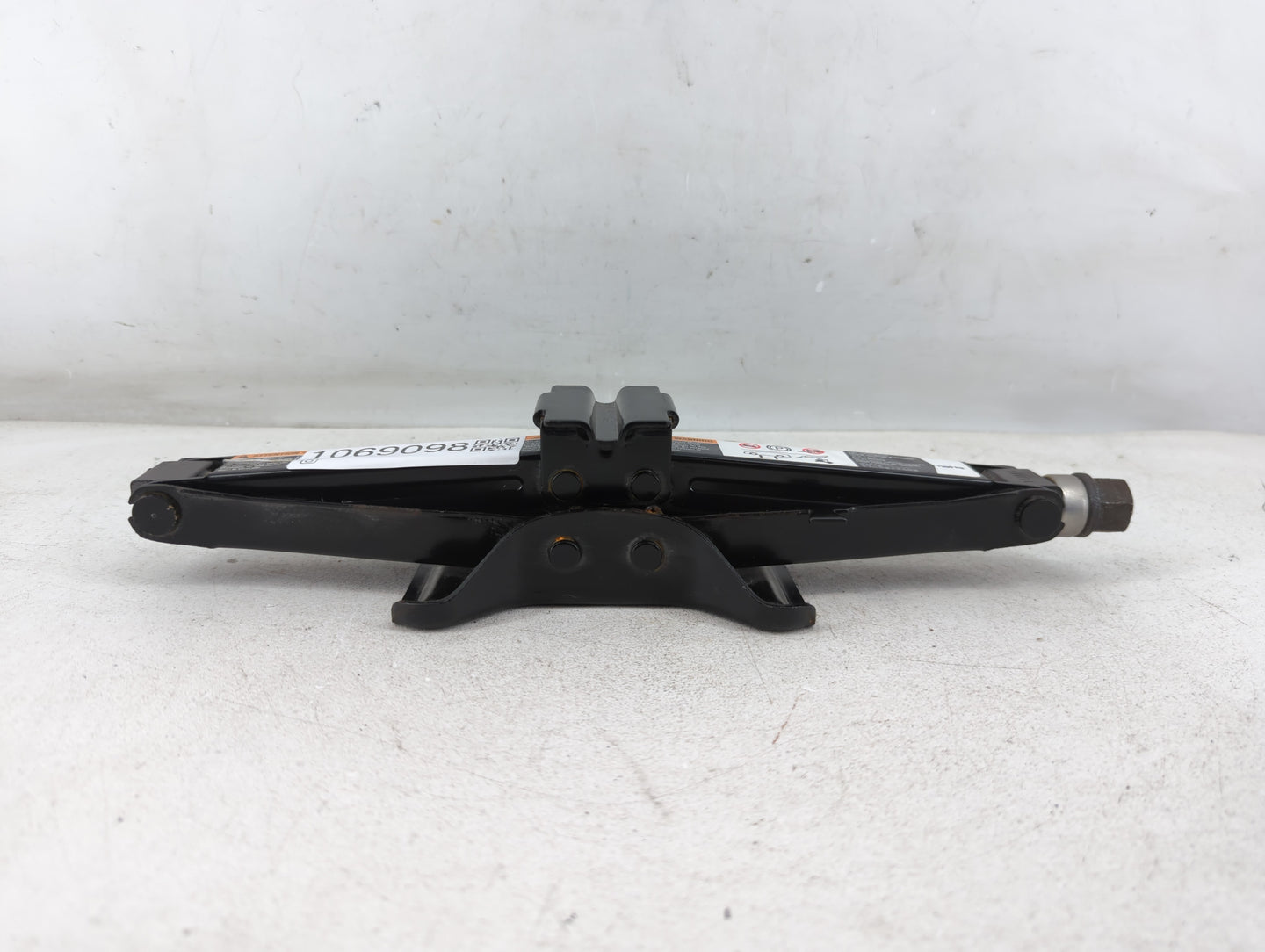 2015 Chevrolet Impala Spare Scissor Car Jack - Oemusedautoparts1.com