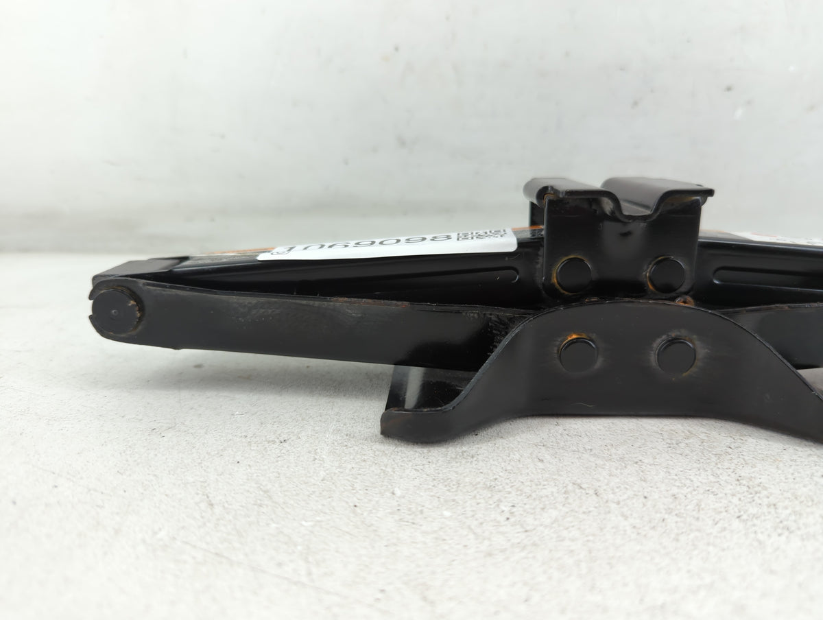 2015 Chevrolet Impala Spare Scissor Car Jack 1069098 - Oemusedautoparts1.com