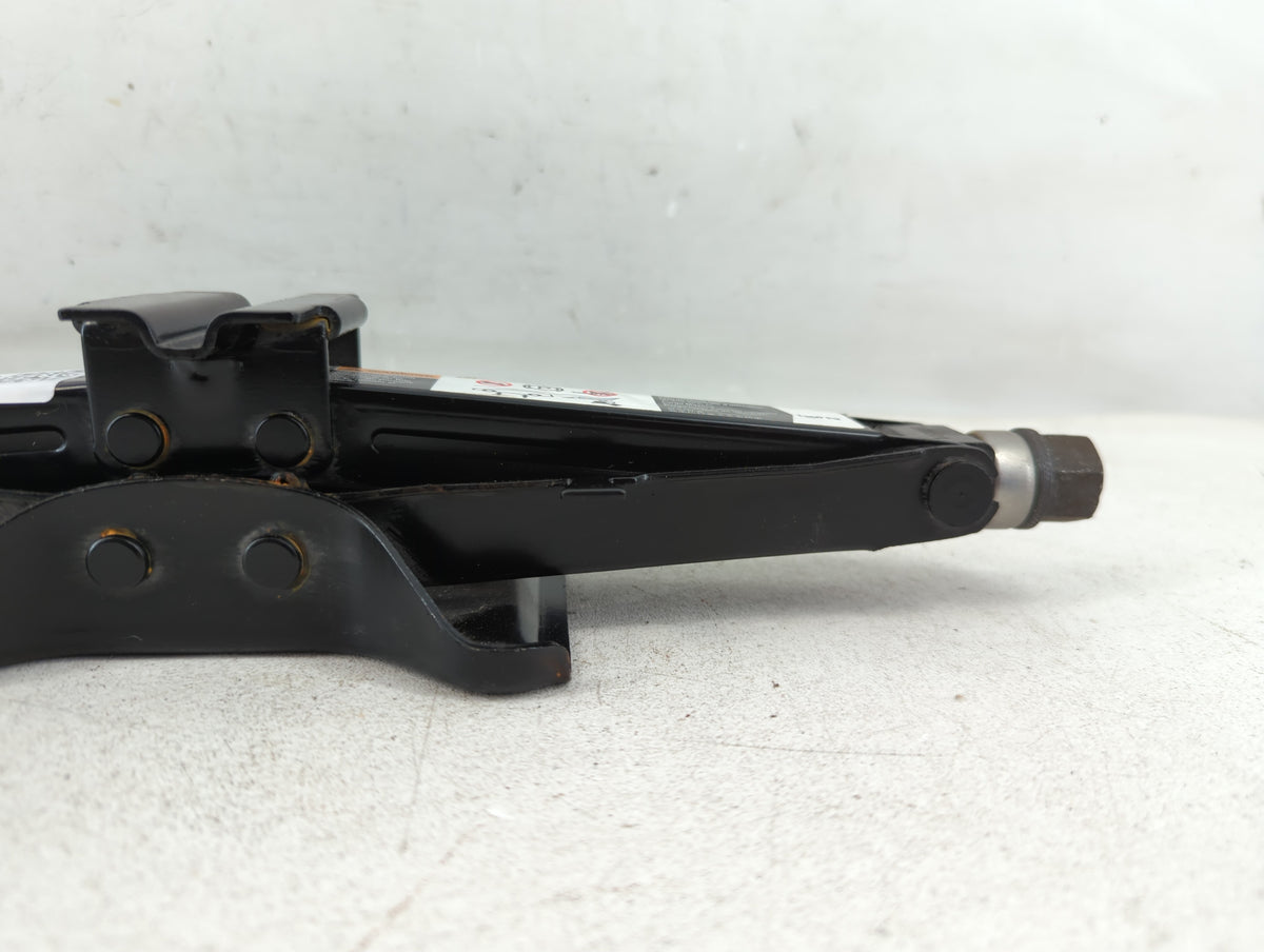 2015 Chevrolet Impala Spare Scissor Car Jack 1069098 - Oemusedautoparts1.com