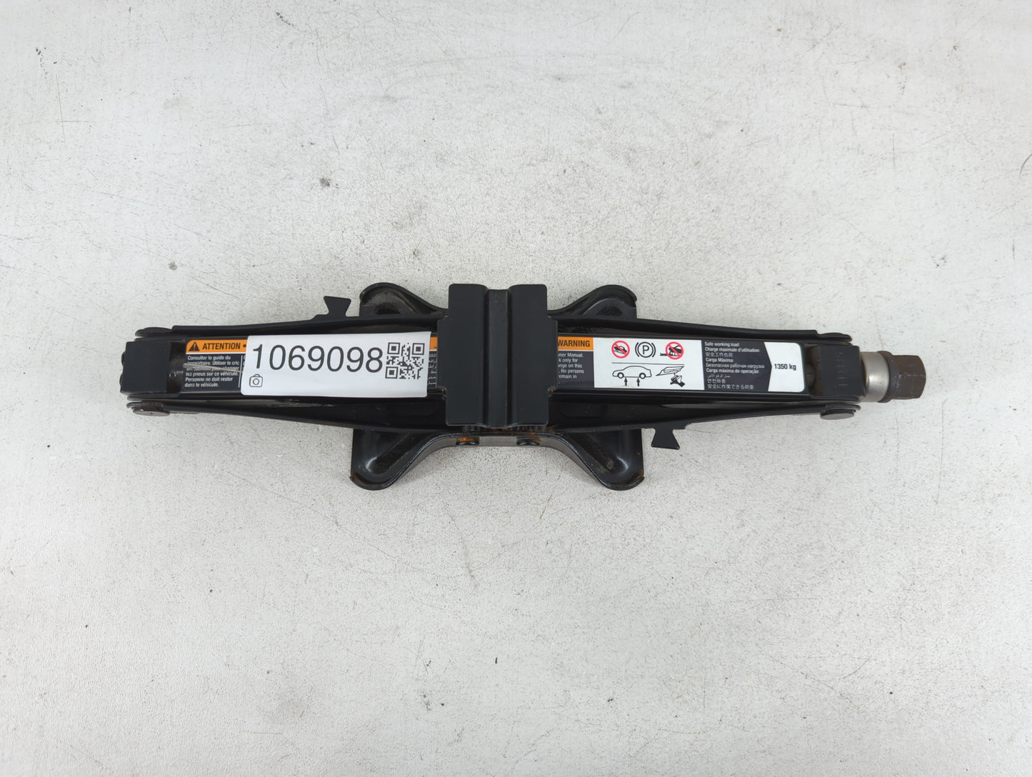 2015 Chevrolet Impala Spare Scissor Car Jack 1069098 - Oemusedautoparts1.com