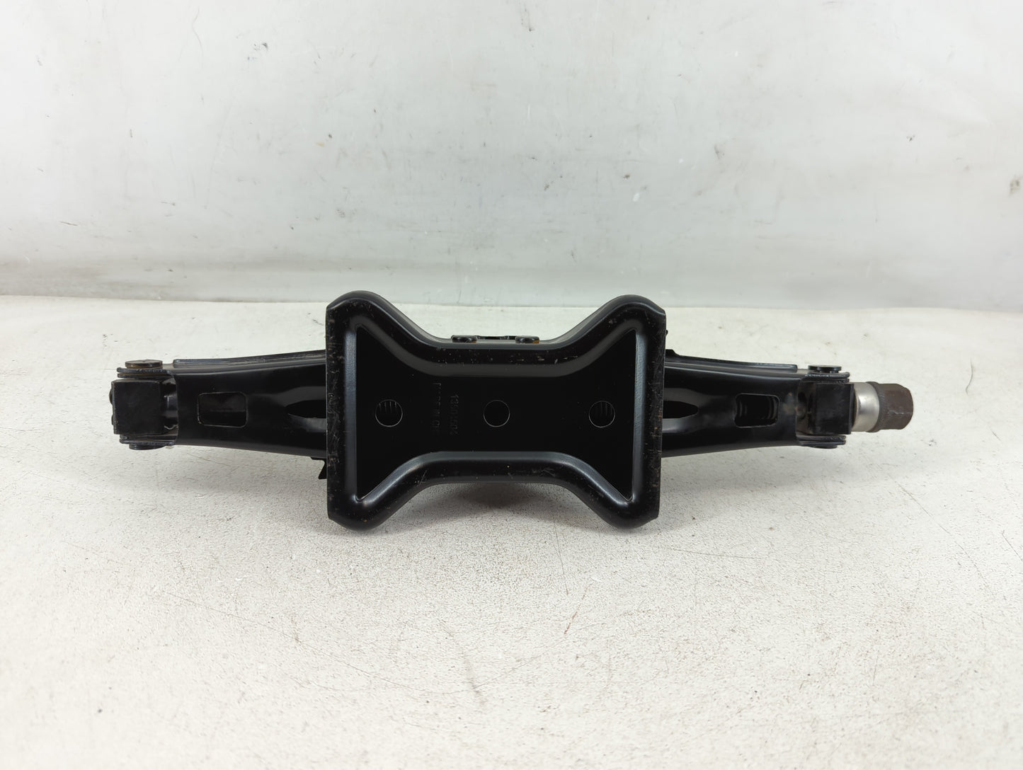 2015 Chevrolet Impala Spare Scissor Car Jack 1069098 - Oemusedautoparts1.com