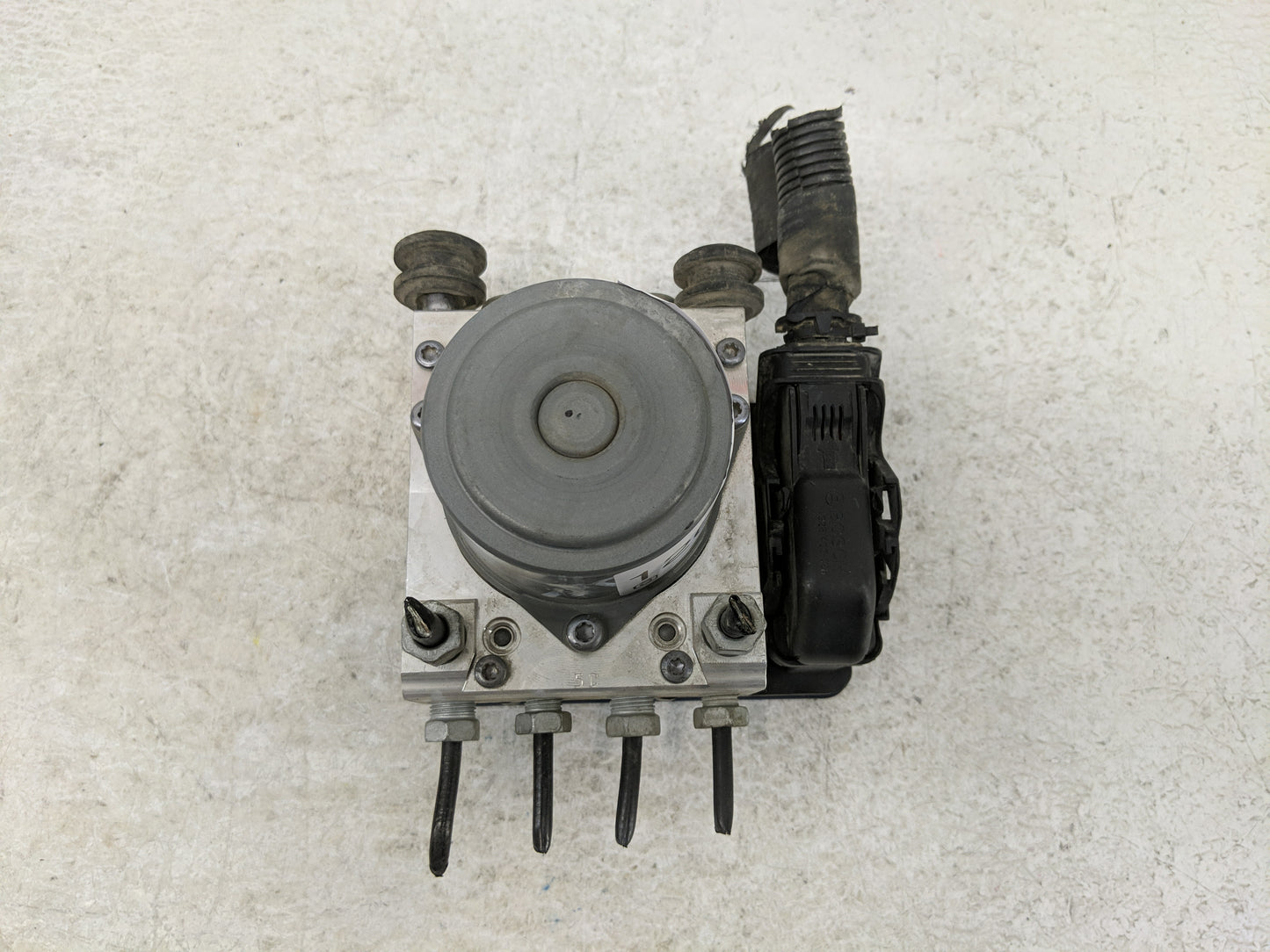 2014-2016 Chevrolet Impala ABS Pump Control Module Replacement P/N:23227333 Fits Fits 2014 2015 2016 OEM Used Auto Parts - O