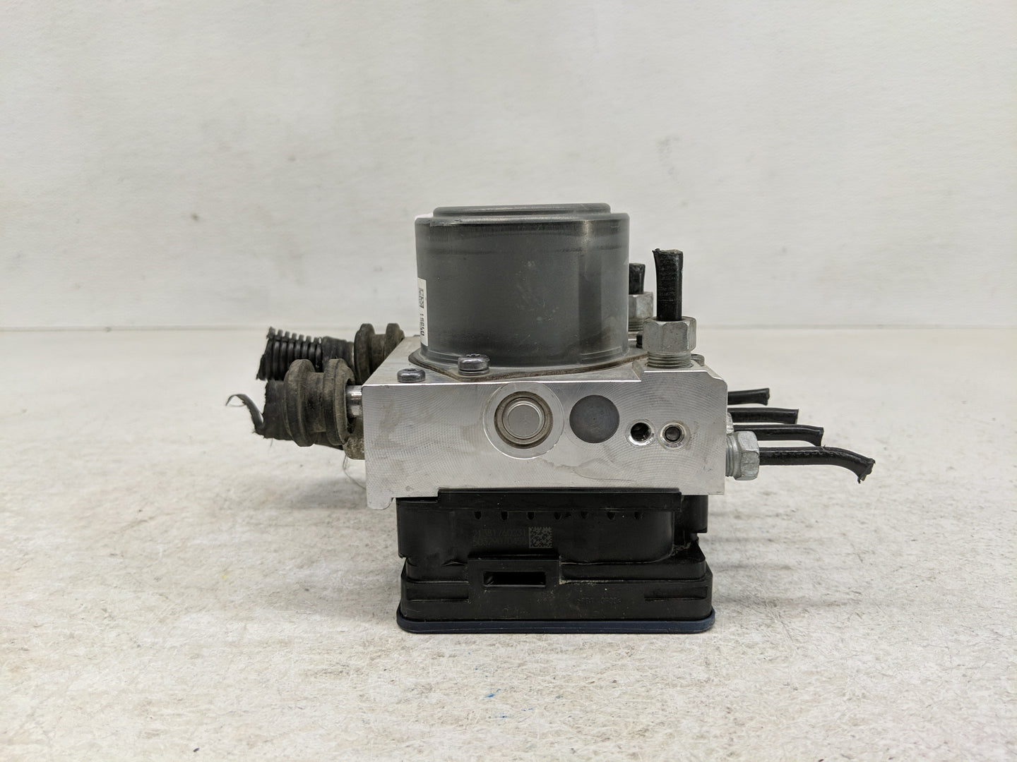 2014-2016 Chevrolet Impala ABS Pump Control Module Replacement P/N:23227333 Fits Fits 2014 2015 2016 OEM Used Auto Parts - O