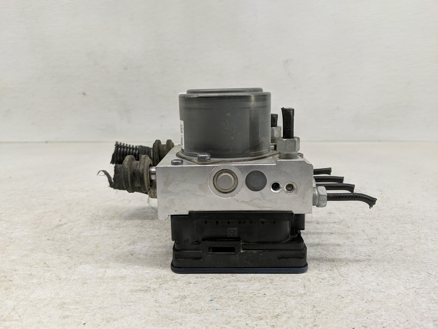 2014-2016 Chevrolet Impala ABS Pump Control Module Replacement P/N:23227333 Fits Fits 2014 2015 2016 OEM Used Auto Parts - O