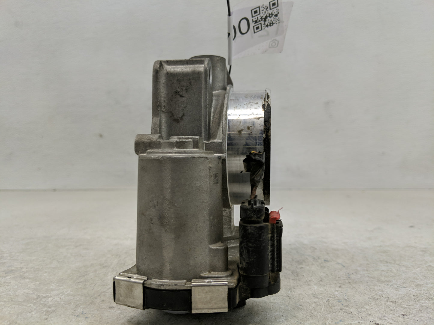 2014-2015 Chevrolet Impala Throttle Body Fits Fits 2013 2014 2015 2017 2018 2019 2020 OEM Used Auto Parts - Oemusedautoparts