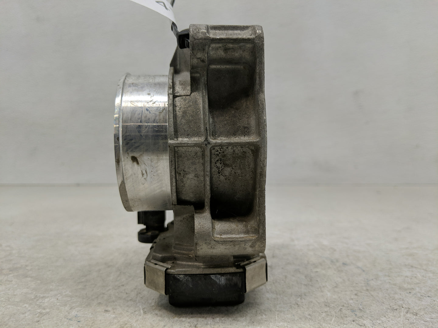 2014-2015 Chevrolet Impala Throttle Body Fits Fits 2013 2014 2015 2017 2018 2019 2020 OEM Used Auto Parts - Oemusedautoparts