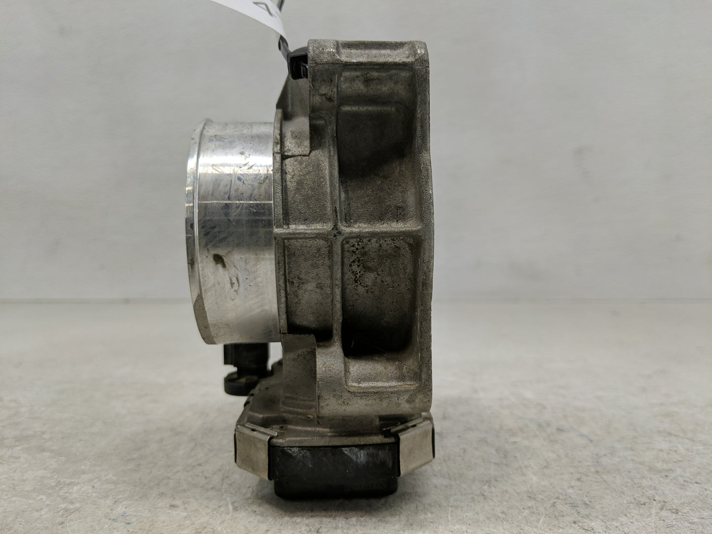 2014-2015 Chevrolet Impala Throttle Body Fits Fits 2013 2014 2015 2017 2018 2019 2020 OEM Used Auto Parts - Oemusedautoparts