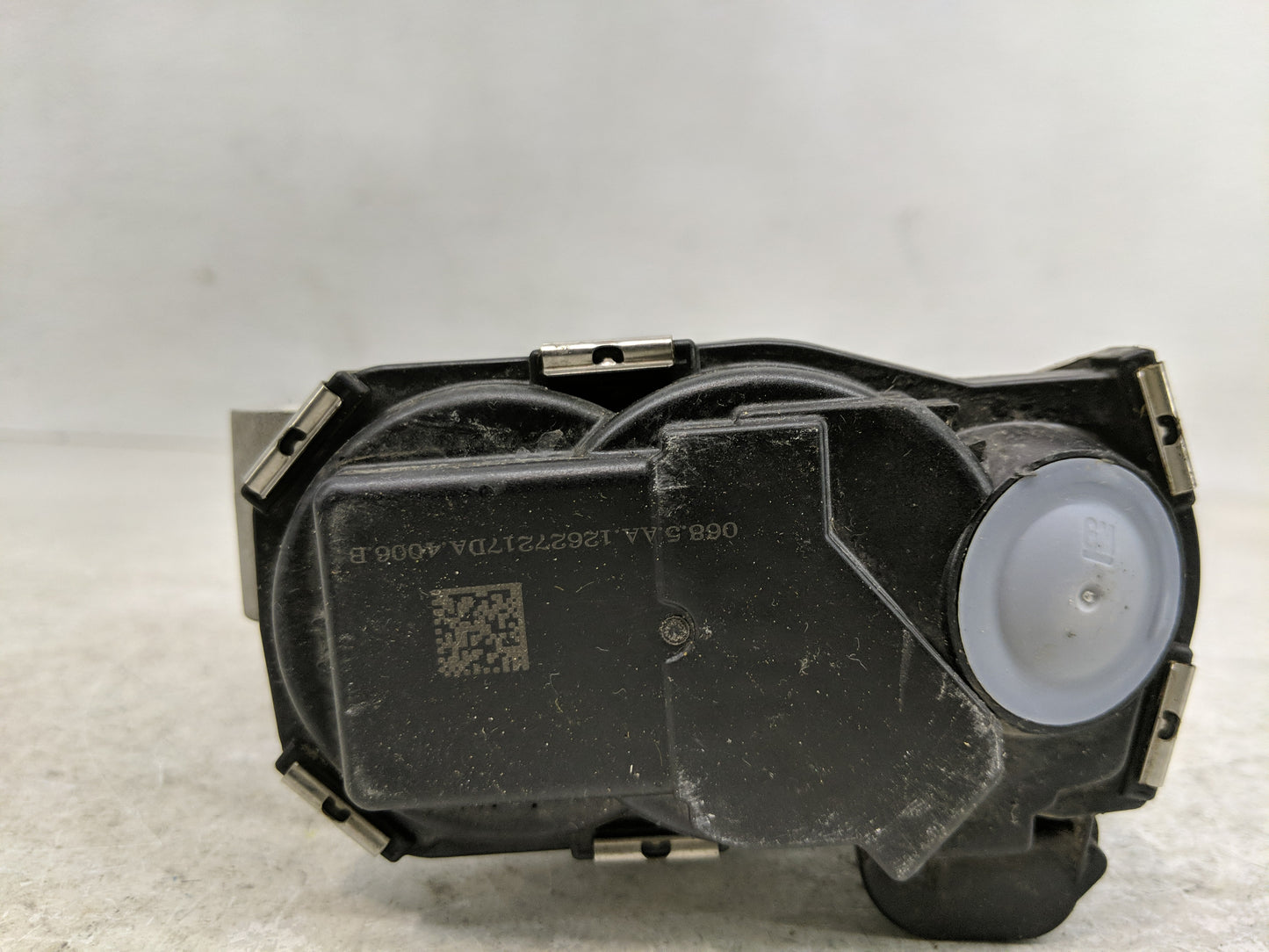 2014-2015 Chevrolet Impala Throttle Body Fits Fits 2013 2014 2015 2017 2018 2019 2020 OEM Used Auto Parts - Oemusedautoparts