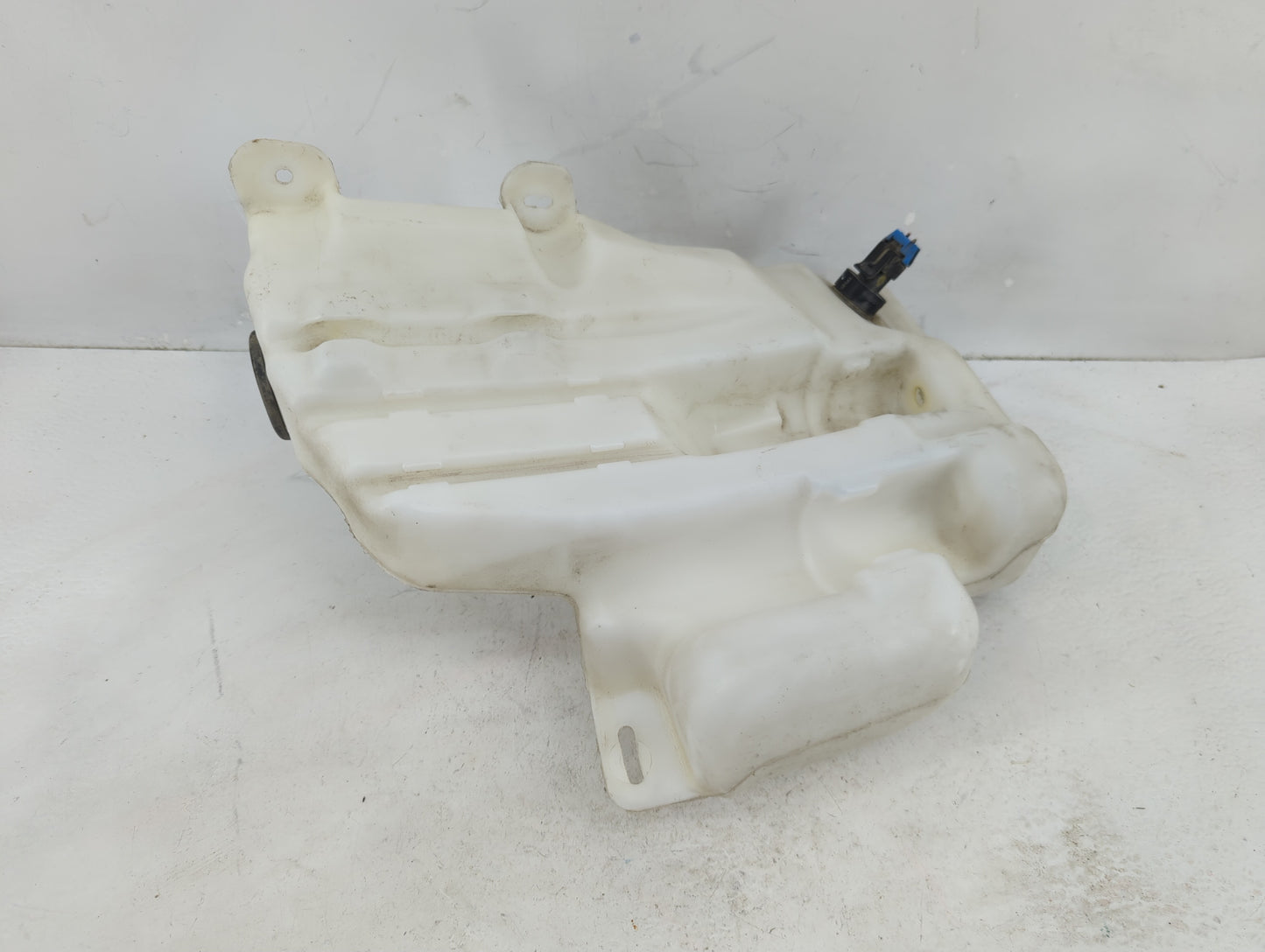 2014-2020 Chevrolet Impala Windshield Washer Fluid Reservoir Bottle Oem - Oemusedautoparts1.com