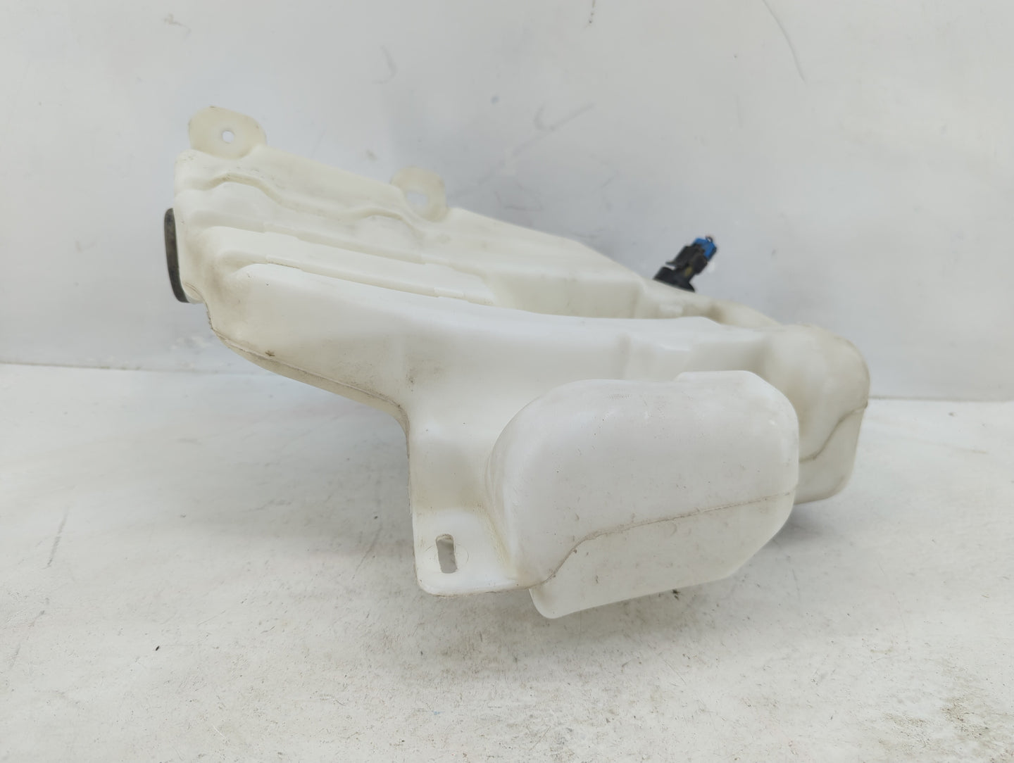 2014-2020 Chevrolet Impala Windshield Washer Fluid Reservoir Bottle Oem - Oemusedautoparts1.com