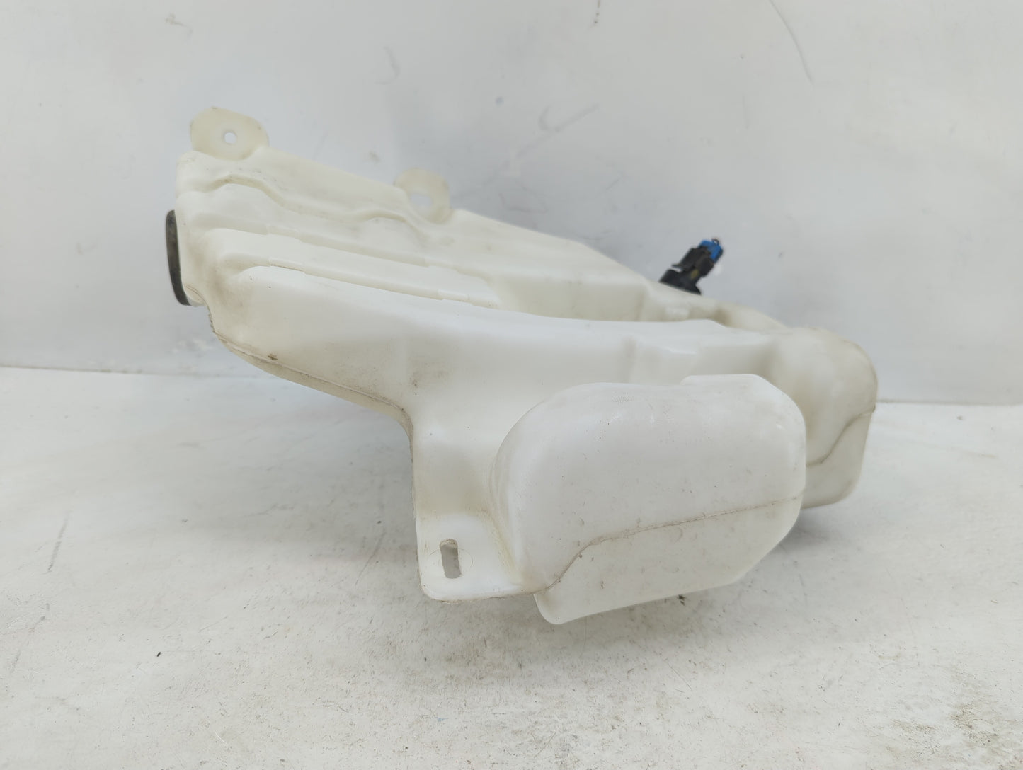 2014-2020 Chevrolet Impala Windshield Washer Fluid Reservoir Bottle Oem - Oemusedautoparts1.com