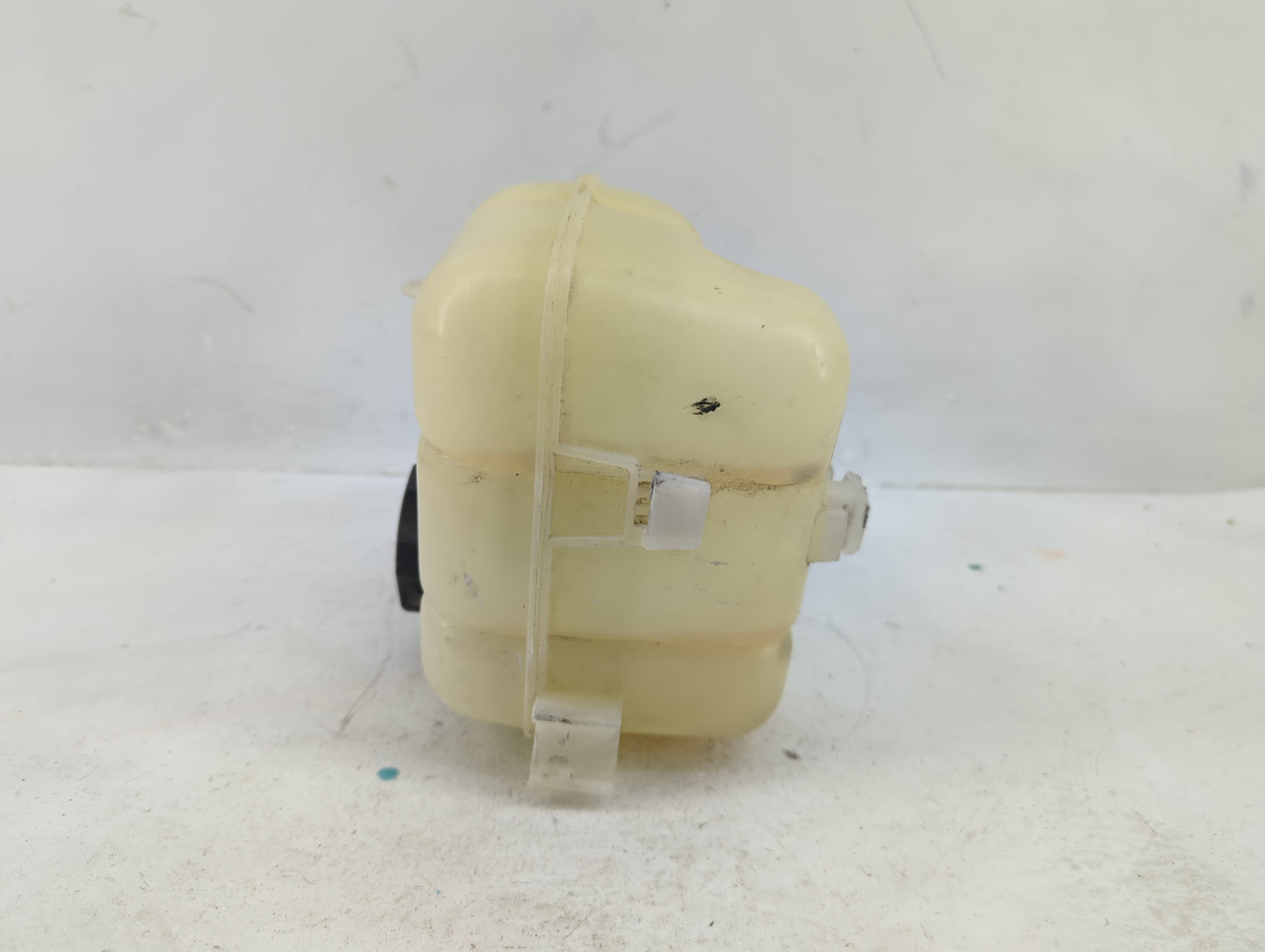 2014 Chevrolet Impala Radiator Coolant Overflow Expansion Tank Bottle 1369150 - Oemusedautoparts1.com