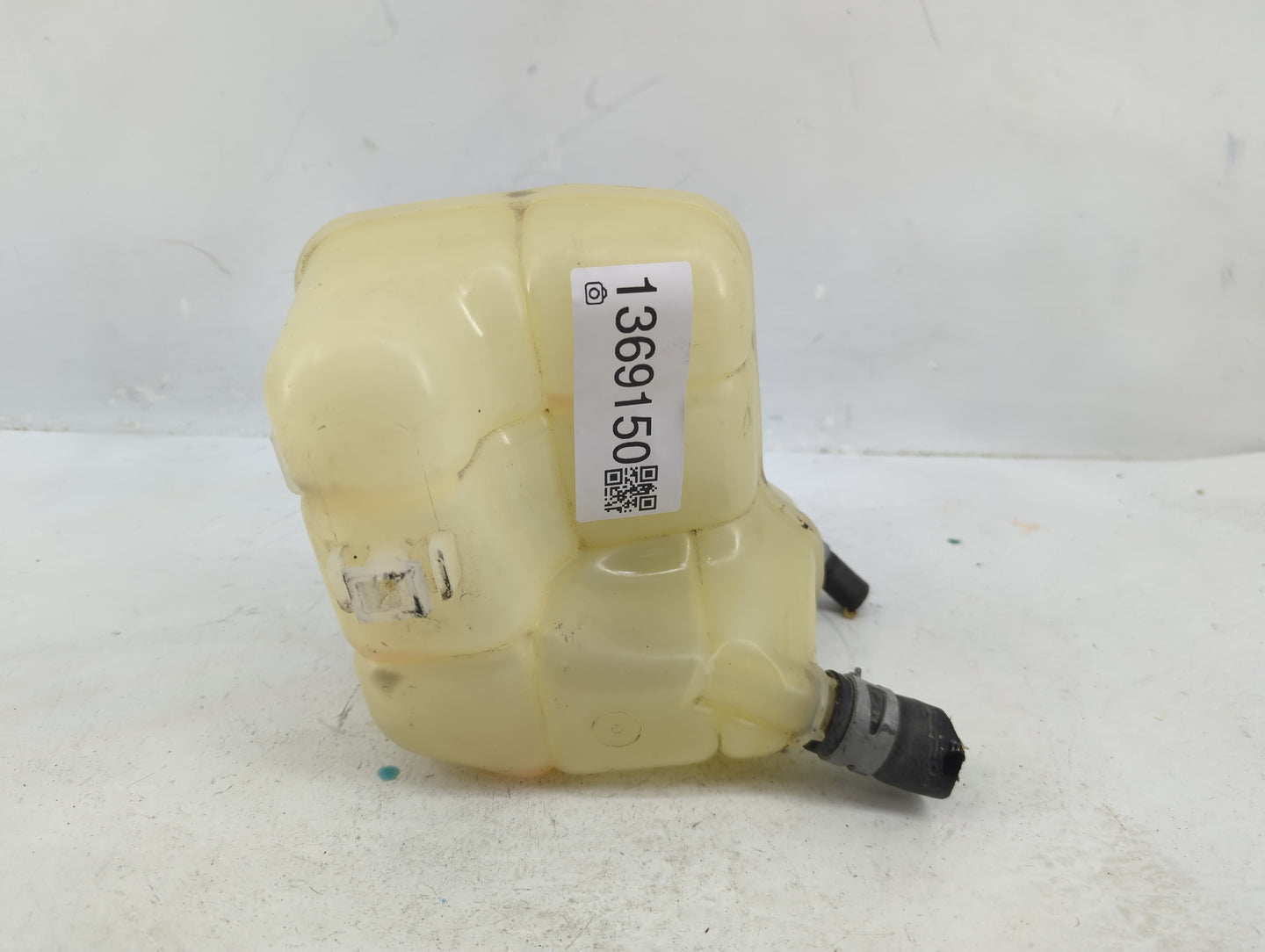 2014 Chevrolet Impala Radiator Coolant Overflow Expansion Tank Bottle 1369150 - Oemusedautoparts1.com