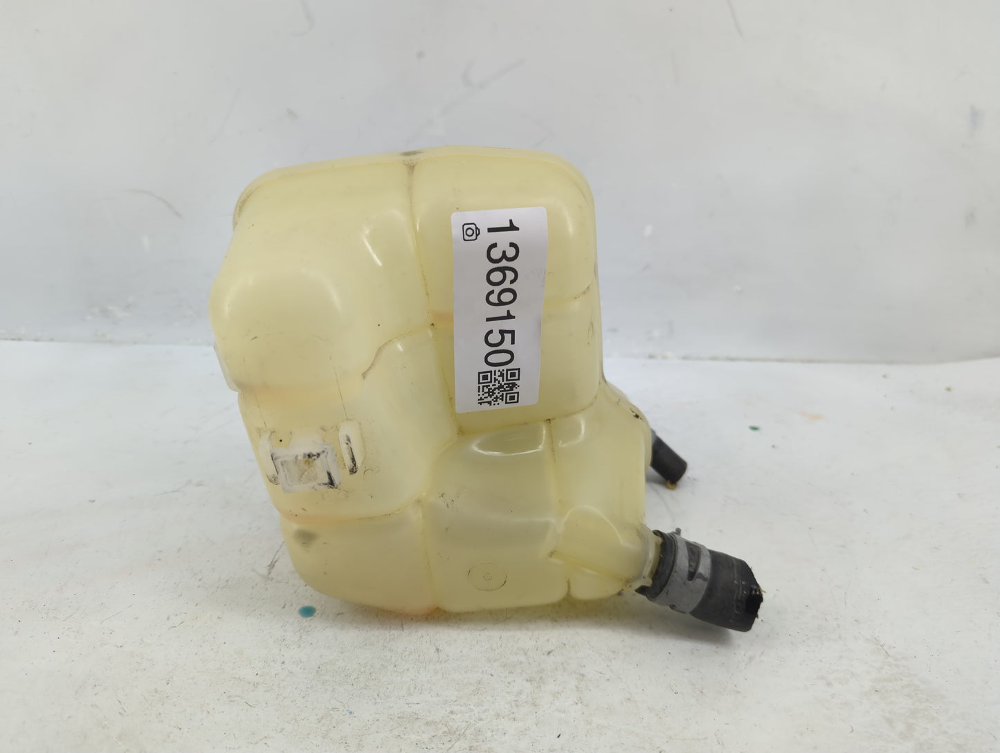 2014 Chevrolet Impala Radiator Coolant Overflow Expansion Tank Bottle 1369150 - Oemusedautoparts1.com