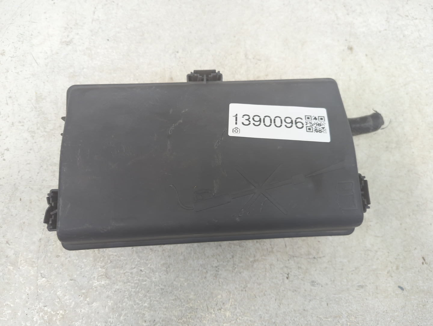 2015 Chevrolet Impala Fusebox Fuse Box Panel Relay Module P/N:812461952 Fits OEM Used Auto Parts - Oemusedautoparts1.com