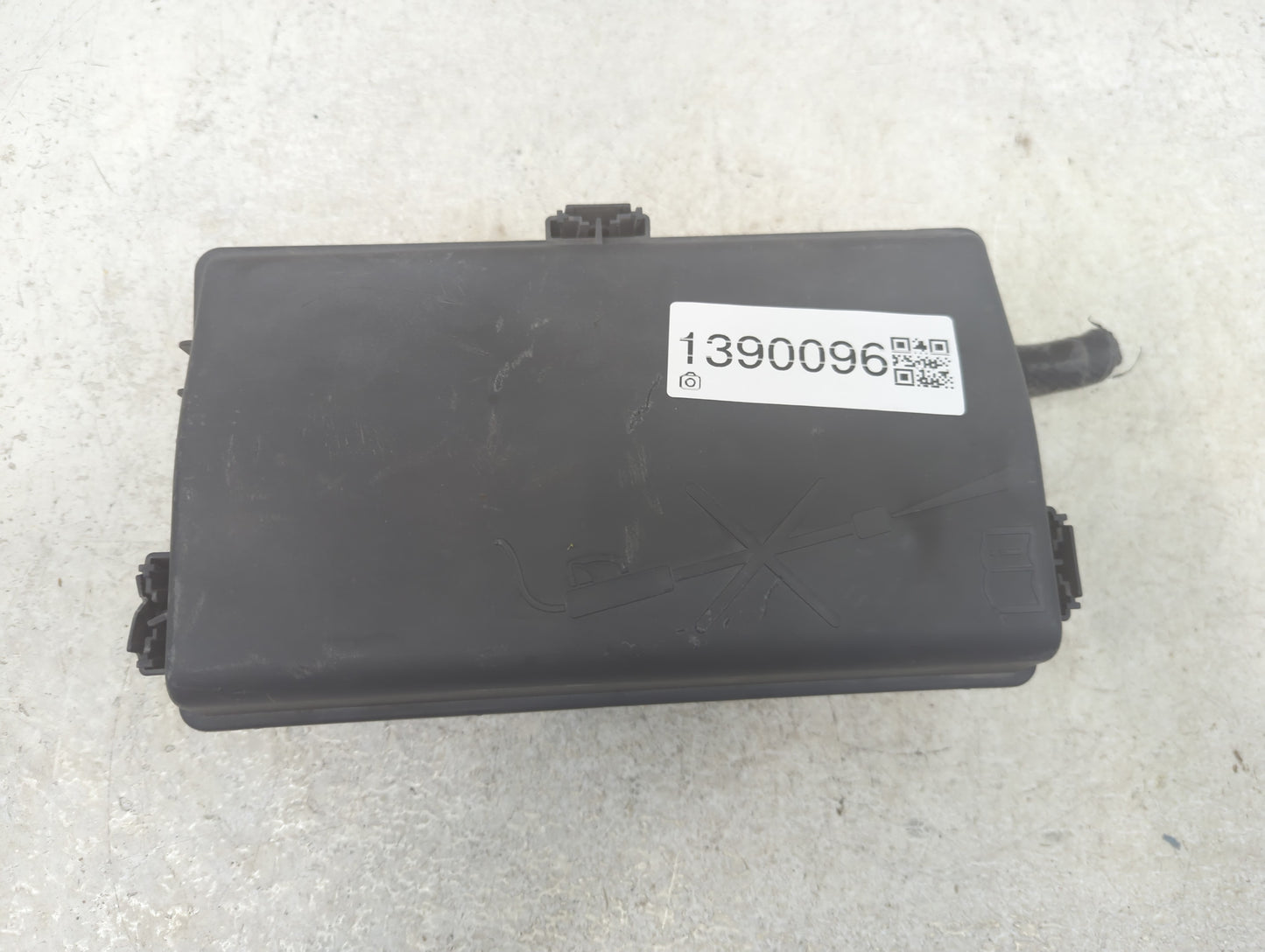 2015 Chevrolet Impala Fusebox Fuse Box Panel Relay Module P/N:812461952 Fits OEM Used Auto Parts - Oemusedautoparts1.com