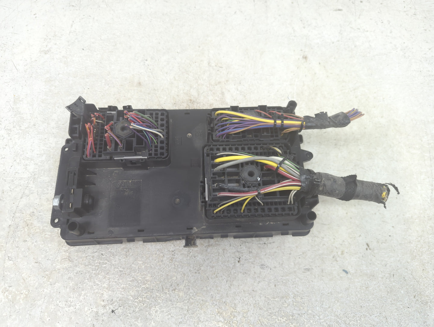 2015 Chevrolet Impala Fusebox Fuse Box Panel Relay Module P/N:812461952 Fits OEM Used Auto Parts - Oemusedautoparts1.com