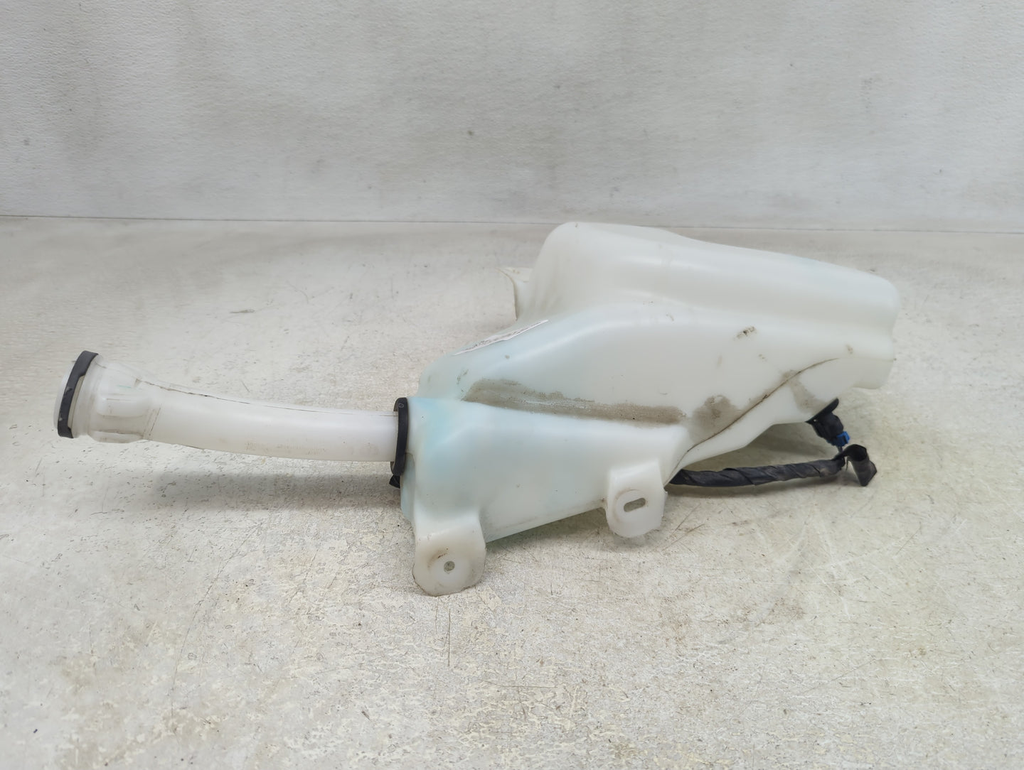 2014-2020 Chevrolet Impala Windshield Washer Fluid Reservoir Bottle Oem - Oemusedautoparts1.com