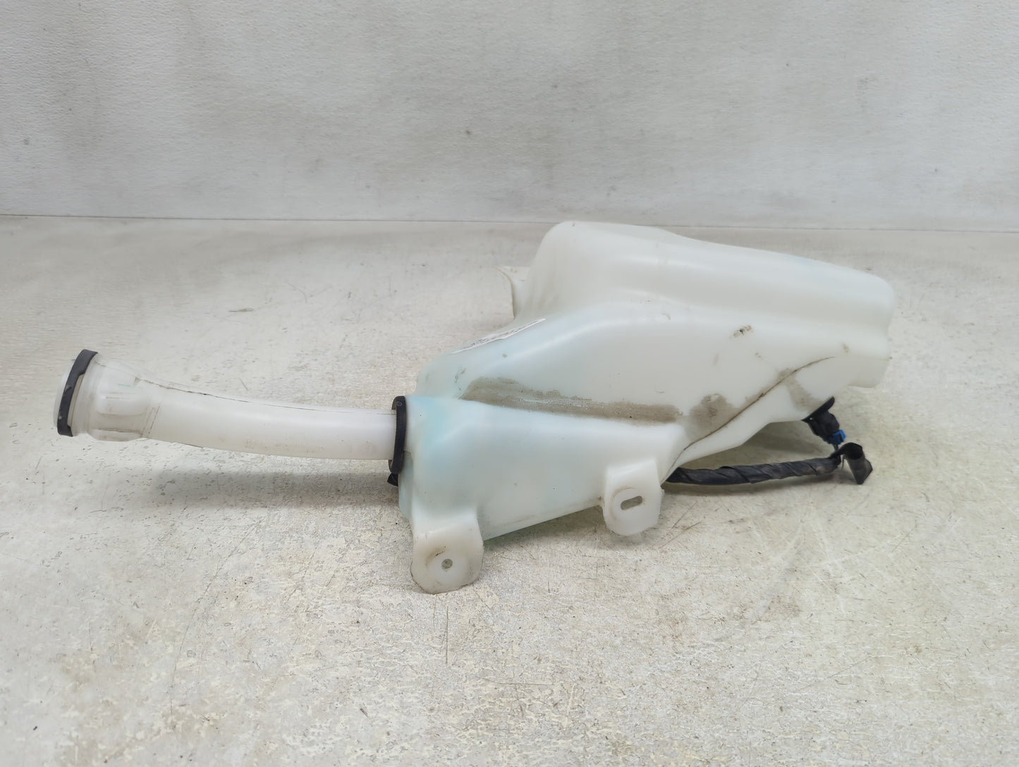 2014-2020 Chevrolet Impala Windshield Washer Fluid Reservoir Bottle Oem - Oemusedautoparts1.com