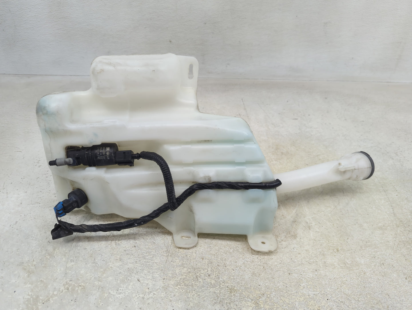 2014-2020 Chevrolet Impala Windshield Washer Fluid Reservoir Bottle Oem - Oemusedautoparts1.com