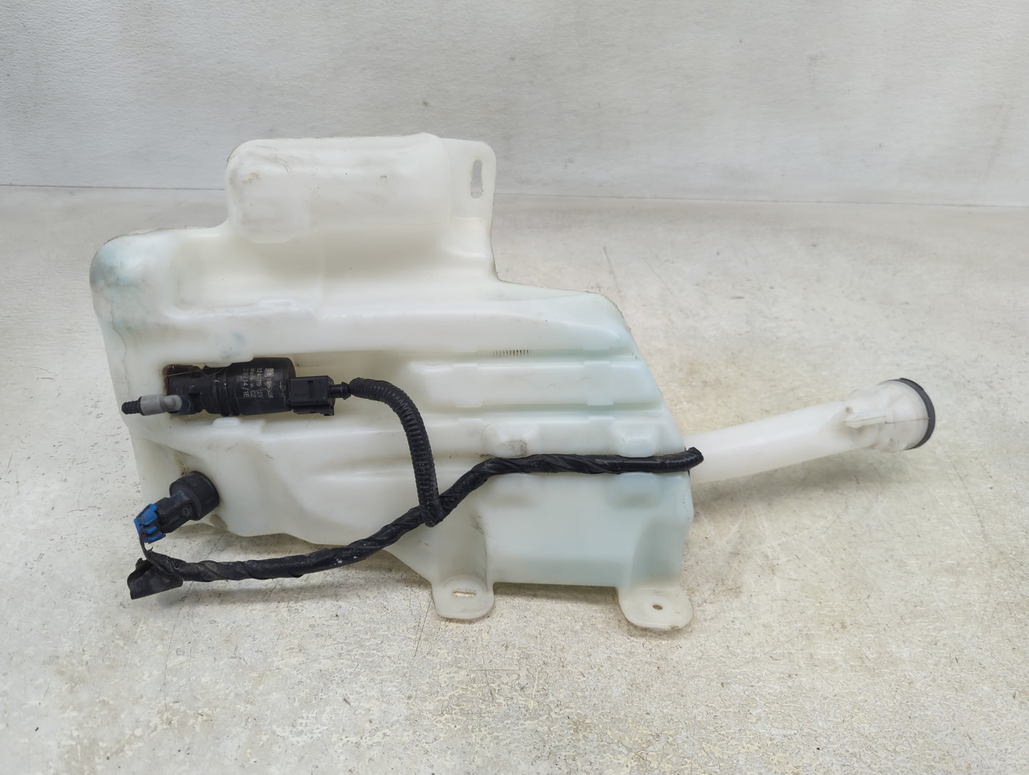 2014-2020 Chevrolet Impala Windshield Washer Fluid Reservoir Bottle Oem - Oemusedautoparts1.com