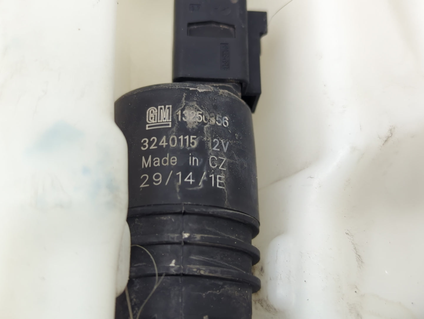 2014-2020 Chevrolet Impala Windshield Washer Fluid Reservoir Bottle Oem - Oemusedautoparts1.com