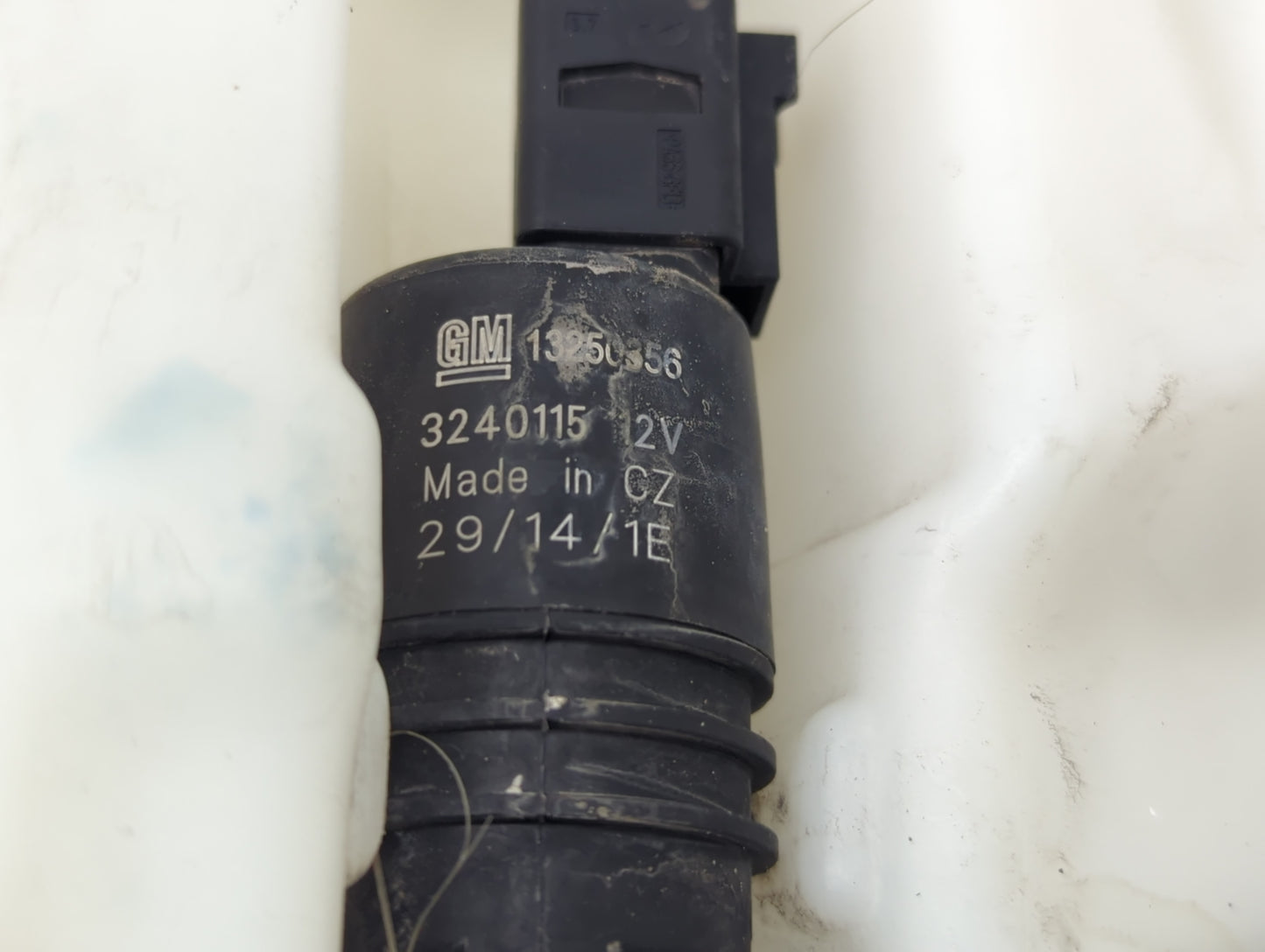 2014-2020 Chevrolet Impala Windshield Washer Fluid Reservoir Bottle Oem - Oemusedautoparts1.com