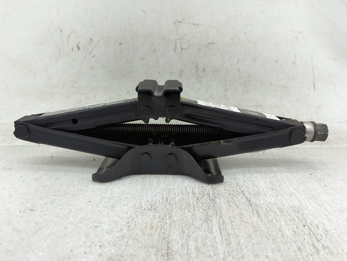 2015 Chevrolet Impala Spare Scissor Car Jack 1431622 - Oemusedautoparts1.com