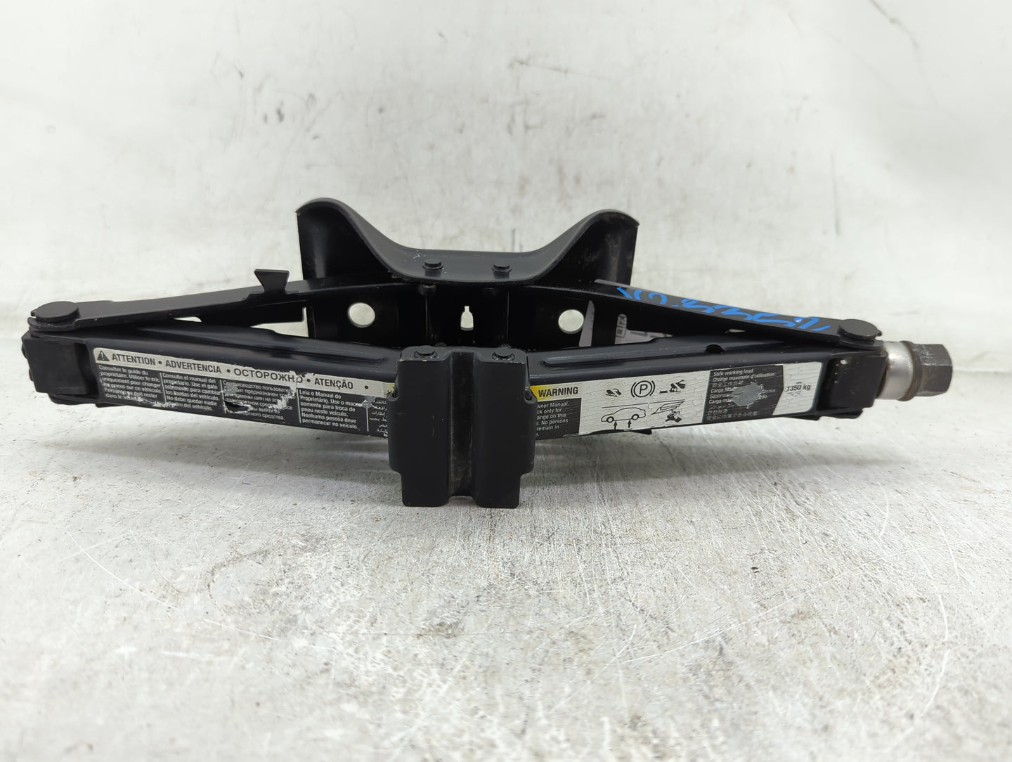 2015 Chevrolet Impala Spare Scissor Car Jack 1431622 - Oemusedautoparts1.com