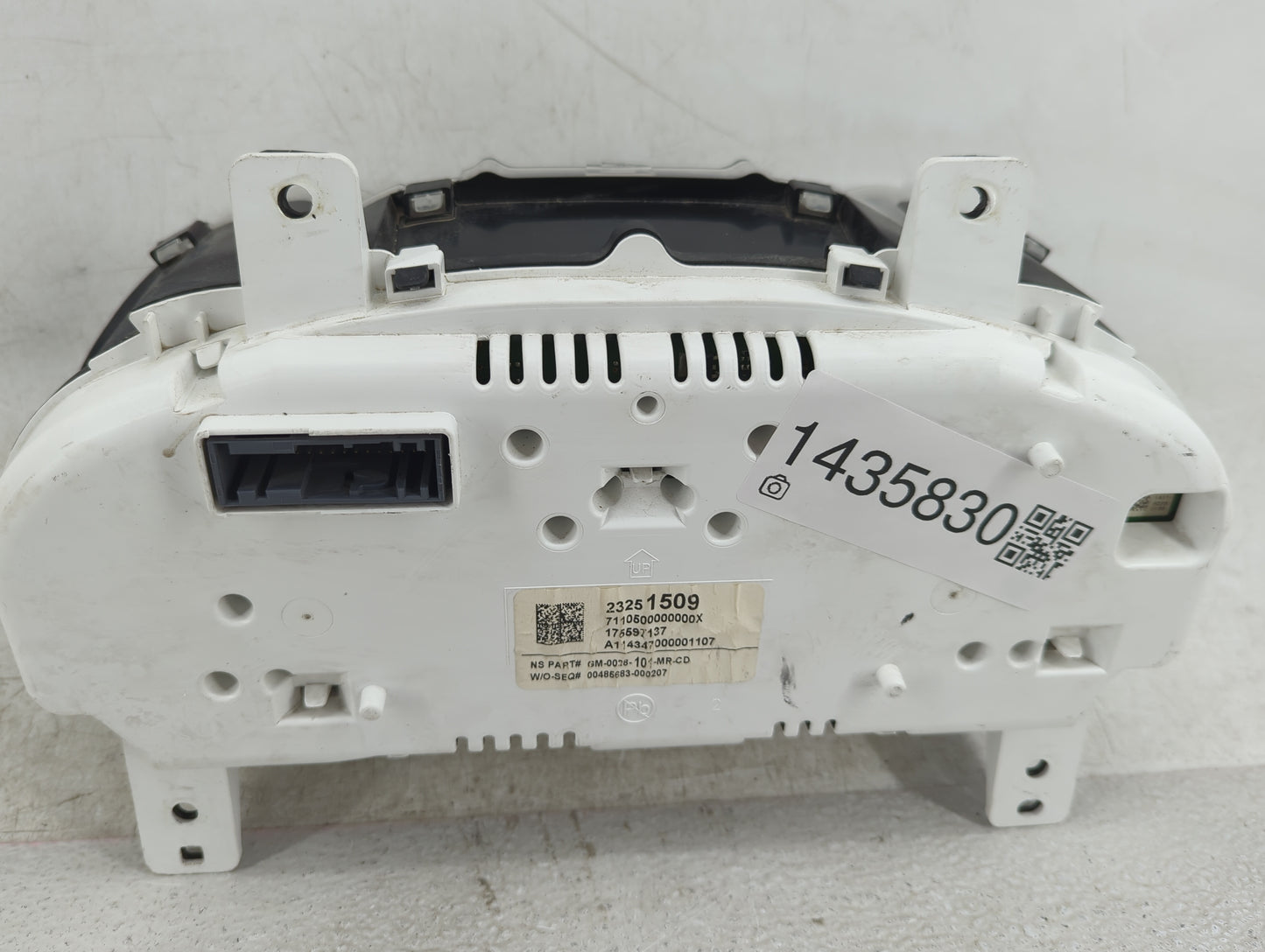 2015 Chevrolet Impala Instrument Cluster Speedometer Gauges P/N:23251509 Fits OEM Used Auto Parts - Oemusedautoparts1.com