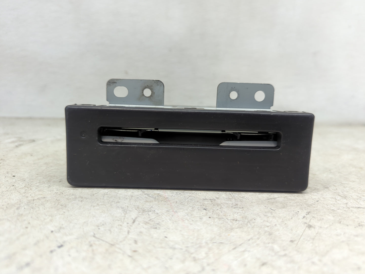 2015 Chevrolet Impala Radio AM FM Cd Player Receiver Replacement P/N:13594480 Fits OEM Used Auto Parts - Oemusedautoparts1.c