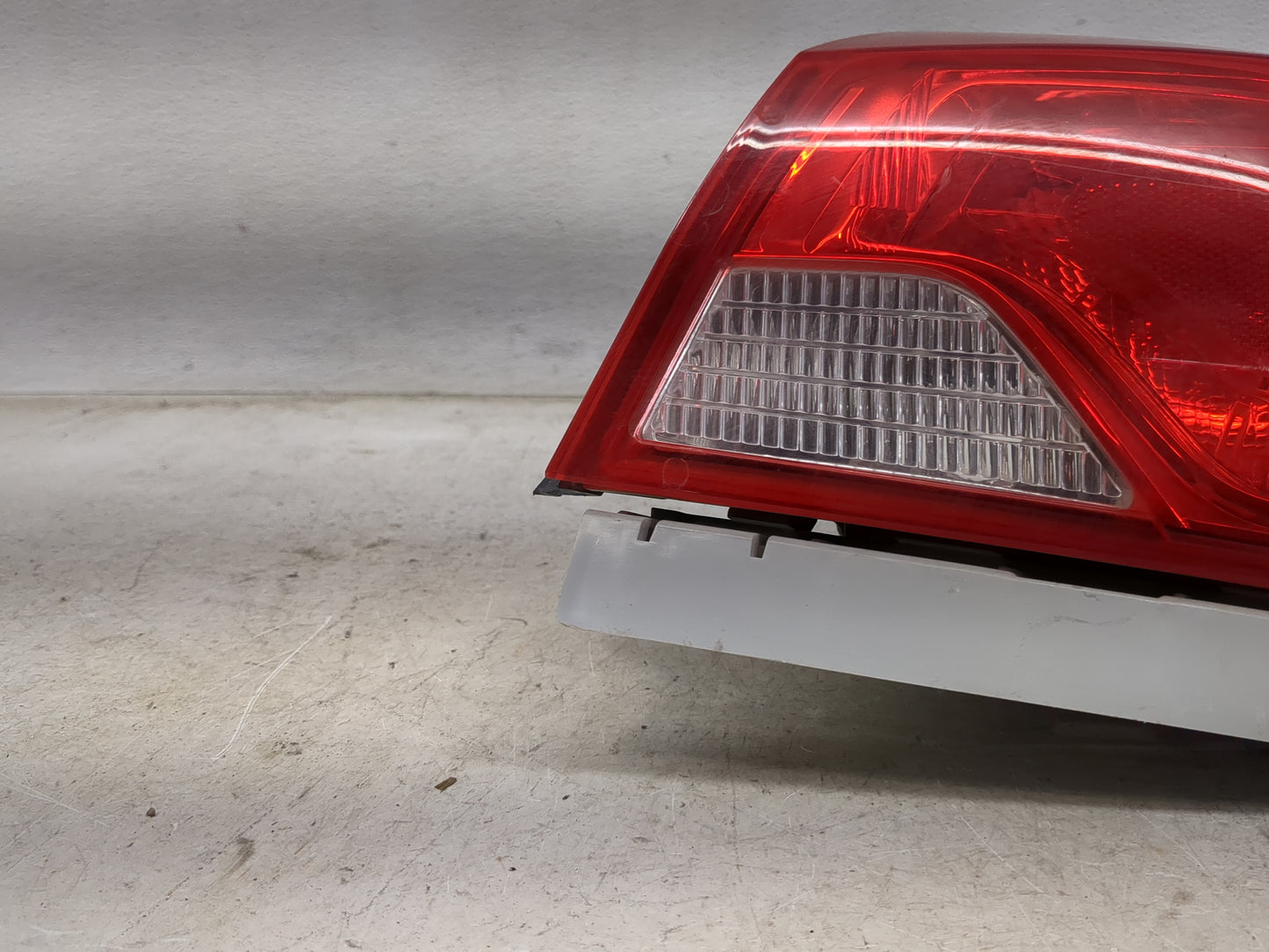 2014-2020 Chevrolet Impala Tail Light Assembly Passenger Right OEM Fits Fits 2014 2015 2016 2017 2018 2019 2020 OEM Used Aut