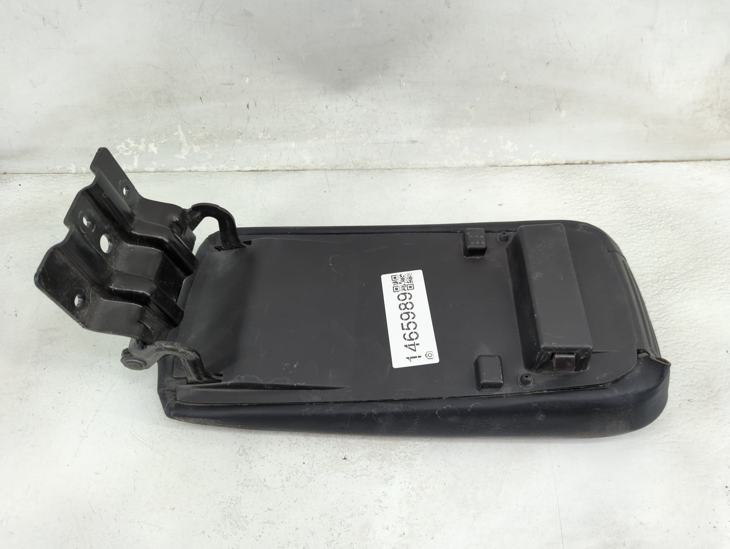 2015 Chevrolet Impala Center Console Armrest Cover Lid P/N:W4275C Fits OEM Used Auto Parts - Oemusedautoparts1.com
