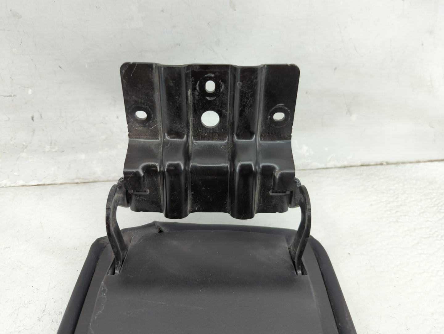 2015 Chevrolet Impala Center Console Armrest Cover Lid P/N:W4275C Fits OEM Used Auto Parts - Oemusedautoparts1.com