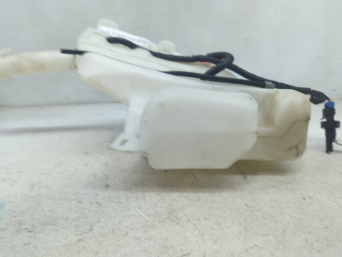 2014-2020 Chevrolet Impala Windshield Washer Fluid Reservoir Bottle Oem 1473576 - Oemusedautoparts1.com