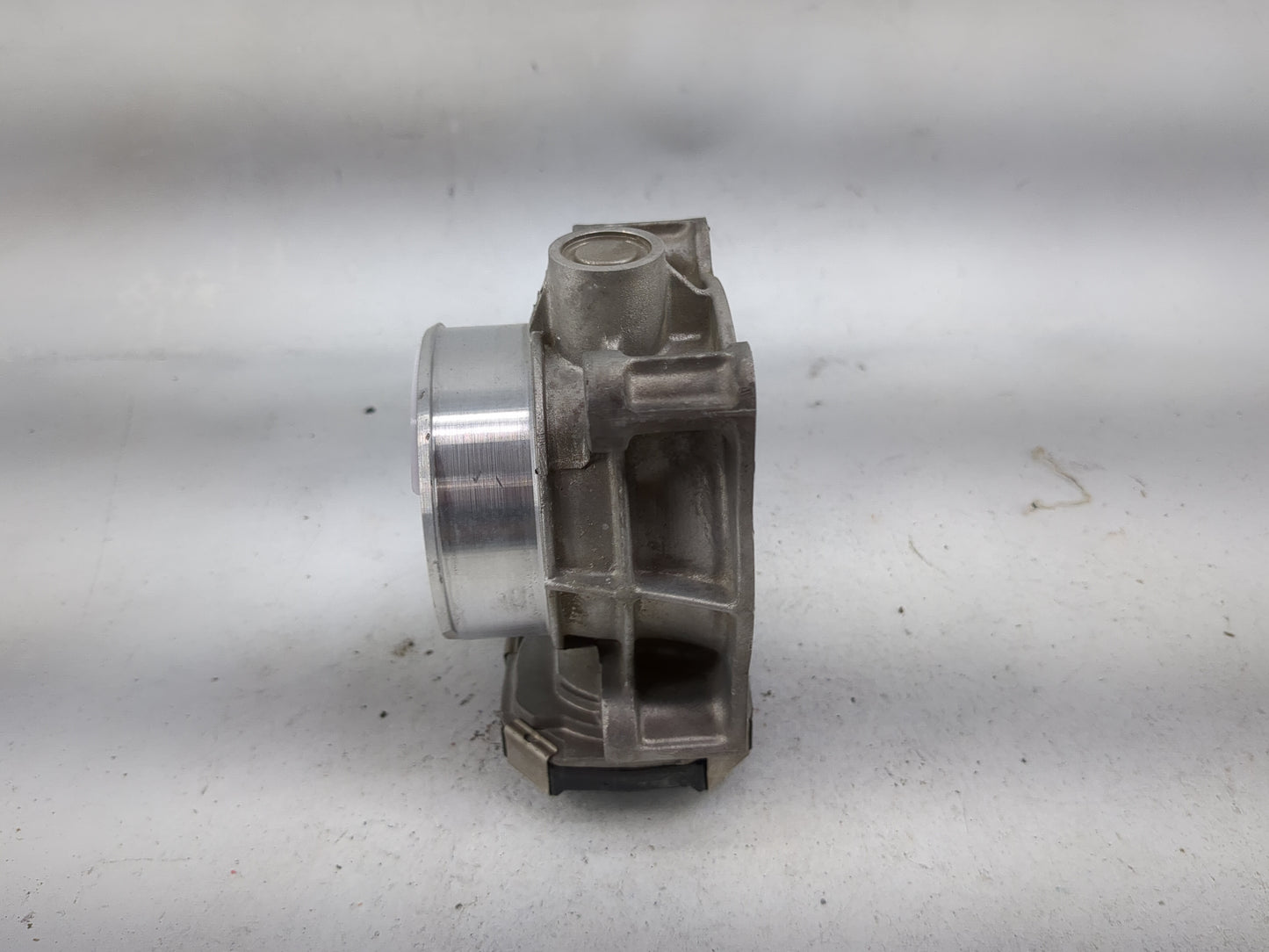 2014-2015 Chevrolet Impala Throttle Body P/N:12627217 Fits Fits 2013 2014 2015 2017 2018 2019 2020 OEM Used Auto Parts - Oem