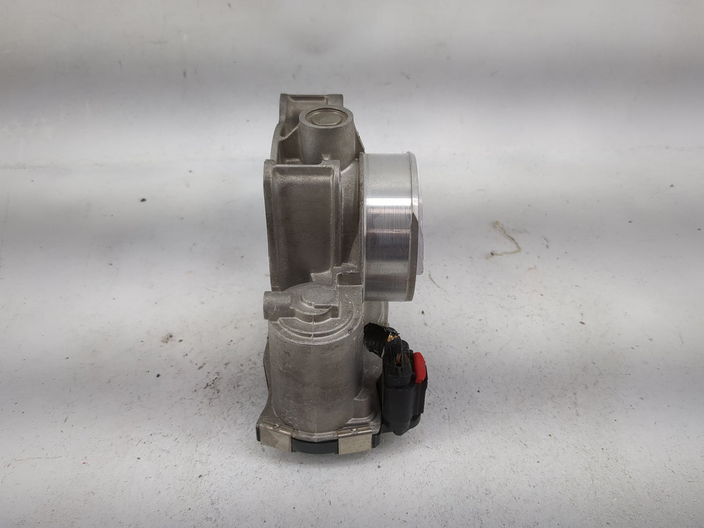 2014-2015 Chevrolet Impala Throttle Body P/N:12627217 Fits Fits 2013 2014 2015 2017 2018 2019 2020 OEM Used Auto Parts - Oem