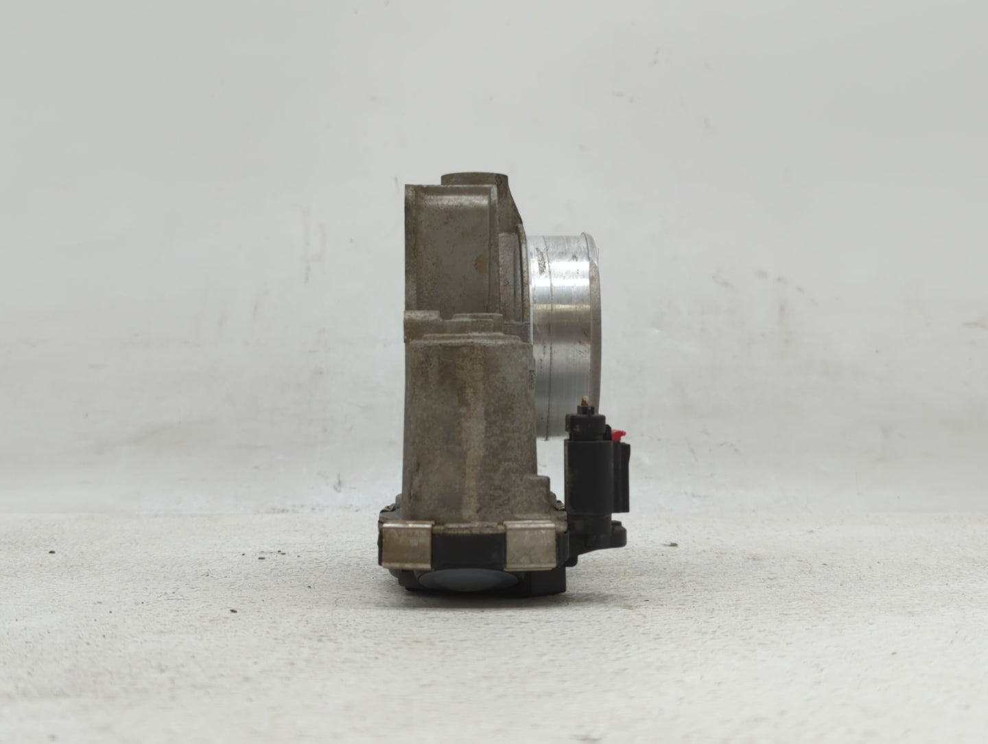 2014-2015 Chevrolet Impala Throttle Body P/N:12670839AA 12627217DA, 12669073DA Fits Fits 2013 2014 2015 2017 2018 OEM Used A