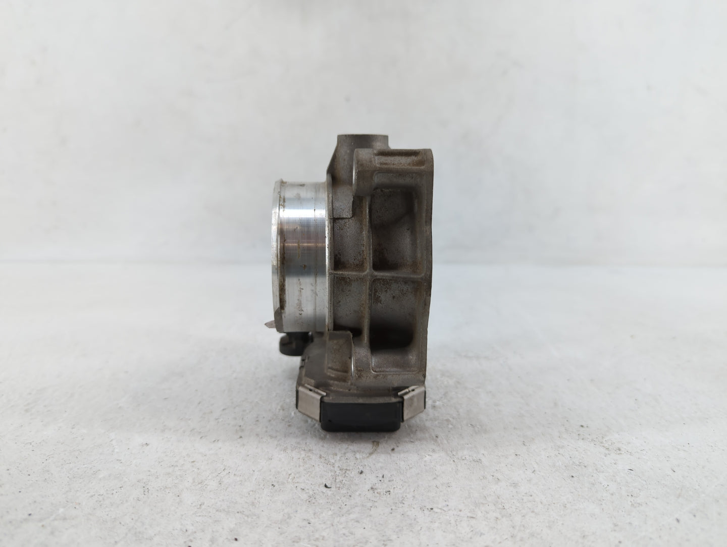 2014-2015 Chevrolet Impala Throttle Body P/N:12670839AA 12627217DA, 12669073DA Fits Fits 2013 2014 2015 2017 2018 OEM Used A