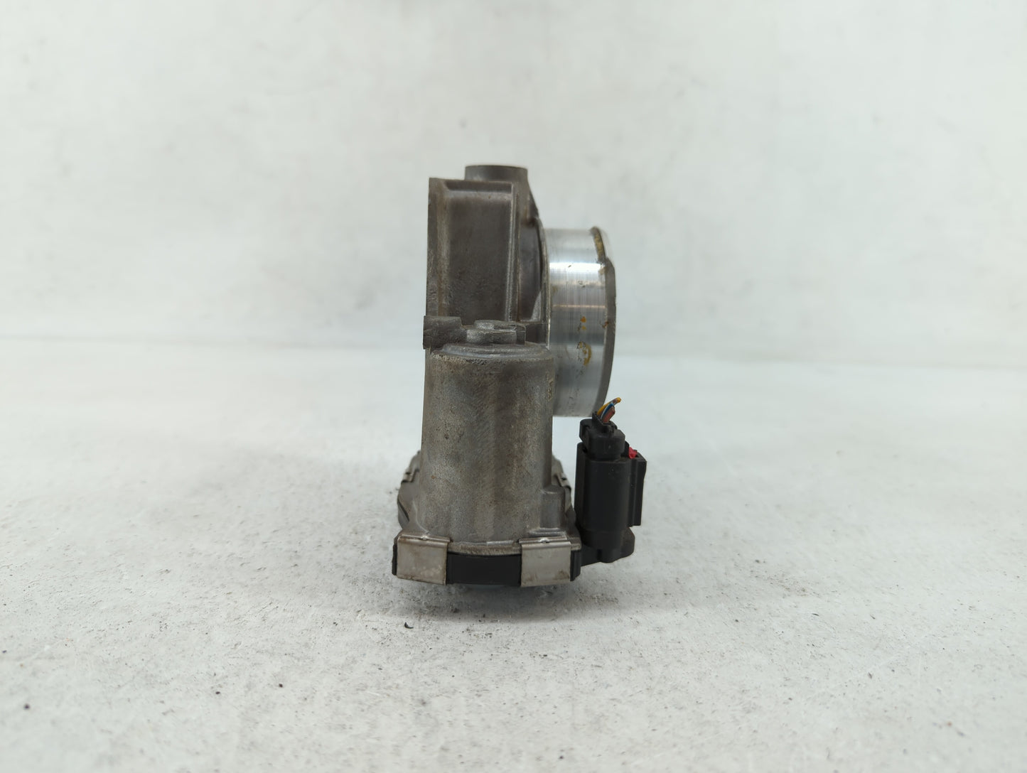 2014-2015 Chevrolet Impala Throttle Body P/N:12670839AA 12627217DA, 12669073DA Fits Fits 2013 2014 2015 2017 2018 OEM Used A