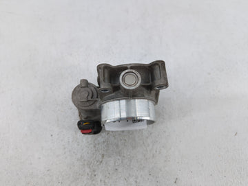 2014-2015 Chevrolet Impala Throttle Body P/N:12670839AA 12627217DA, 12669073DA Fits Fits 2013 2014 2015 2017 2018 OEM Used Auto Parts