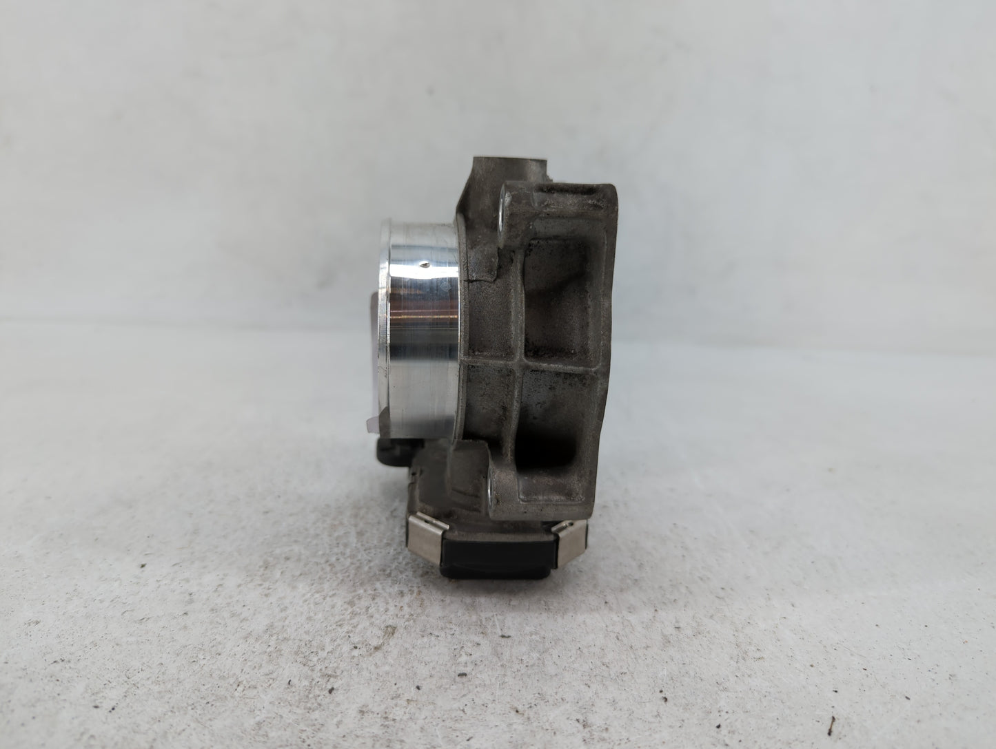 2014-2015 Chevrolet Impala Throttle Body P/N:12670839AA 12627217DA, 12669073DA Fits Fits 2013 2014 2015 2017 2018 OEM Used A